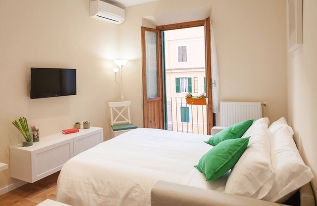 Colosseum Walk Holiday Home