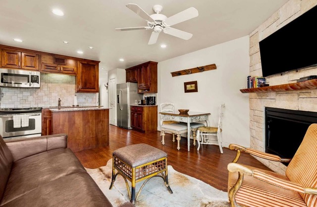 Comal Riverfront Condo - Pool and Hot Tub - 320D