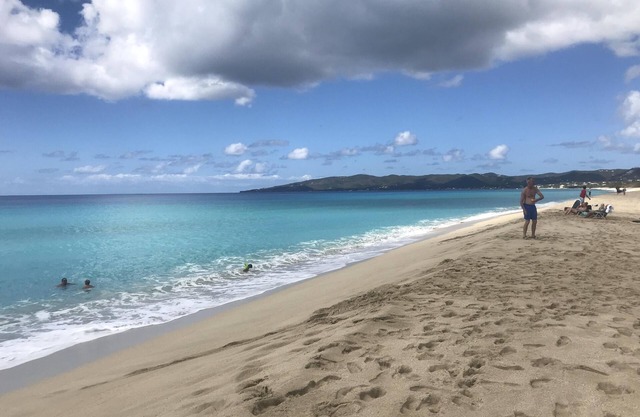 Come and enjoy 5 miles of beach for your tropical vacation! 🌴