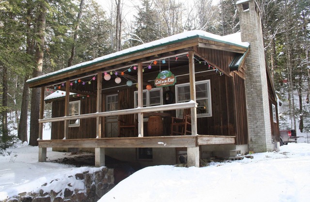 Come & get 'Lost on our River' - Charming, secluded cabin, close to it all!