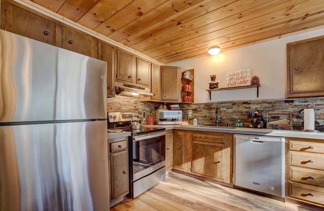Come Snuggle Up at Cozy Bear Cabin!