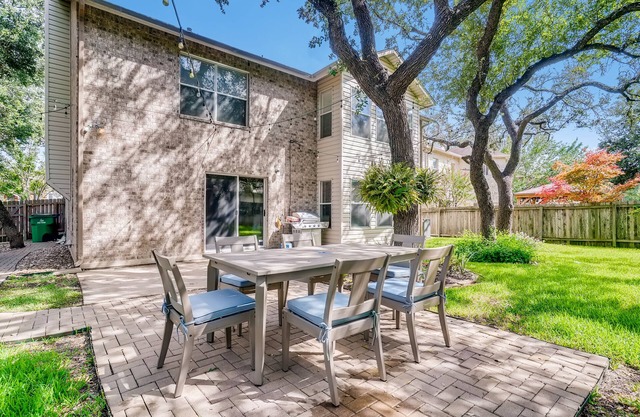 Come Warm Up in Your Own Private Hot Tub with Game Room and Al fresco Dining! - by PMI Austin Metro