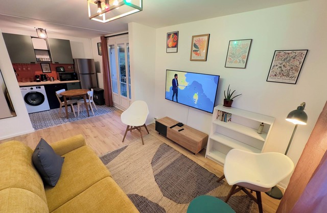 Comfort and greenery: modern 2-room apartment with parking in Domont