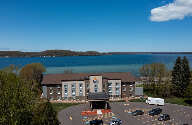 Comfort Inn & Suites Munising-Lakefront