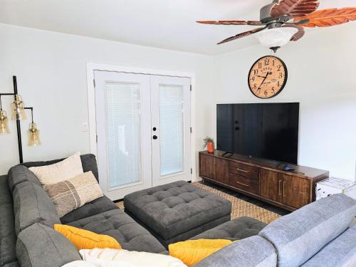 Comfort Location Reasonable Price 2 blocks 2 the beach