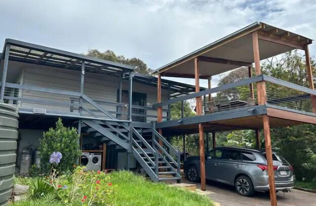 Comfort + privacy near magical Second Valley beach. Great for families.