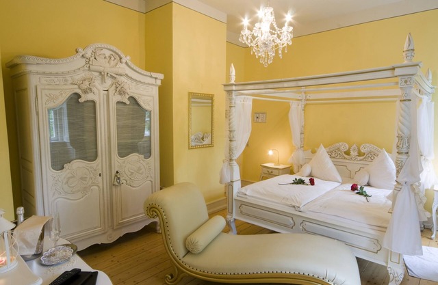 Comfort room with four-poster bed and bathtub at the Schlosshotel