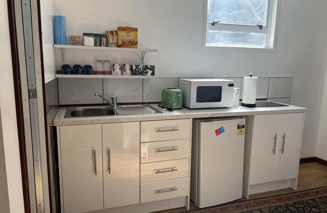 Comfortable and clean Unit with sunroom