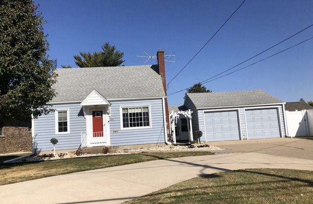 Comfortable and convenient 2 bedroom home with an office and off-street parking