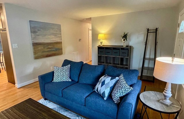 Comfortable and Cozy Locust Grove Home