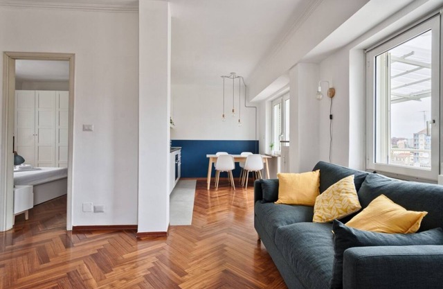 Comfortable attic apartment with a large furnished terrace is perfect for 3 people, it is located a few meters from the Carducci metro station. We are also a stone's throw from the hospitals (CTO, Molinette, Cellini) and the Parco del Valentino and it is