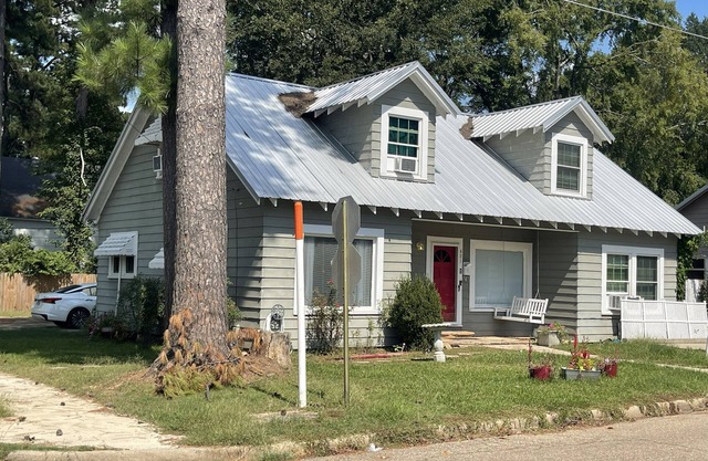 Comfortable, basic, two-bedroom, fully furnished unit in peaceful Warren.