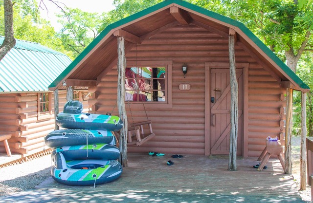 Comfortable Cabin along the Guadalupe River