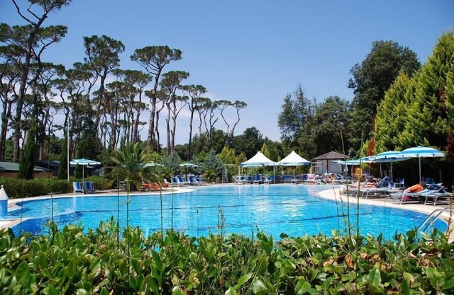 Comfortable campsite-chalet G8 Tuscany near sea