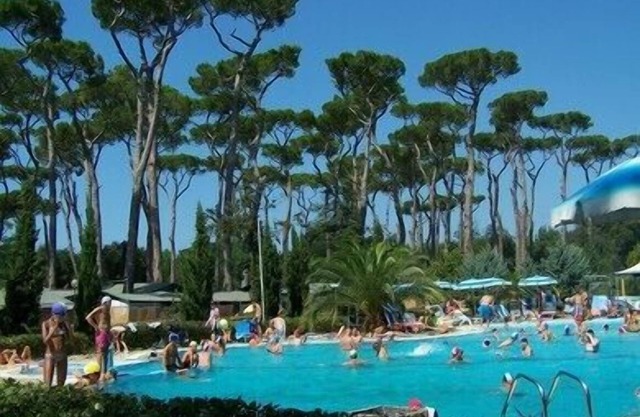 Comfortable campsite-chalet G16 Tuscany near sea