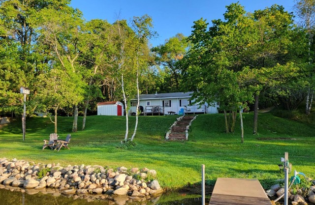 Comfortable & clean cabin on beautiful 3rd Crow Wing Lake in Hubbard County MN.