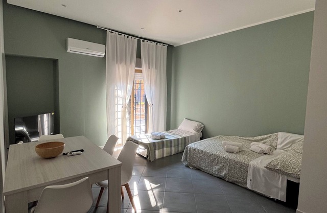 Comfortable cozy. quiet stay 5 minutes from the sea and 20 minutes from Etna