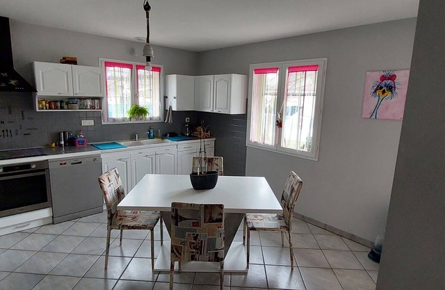 Comfortable family villa with pool, jacuzzi, playground and pets