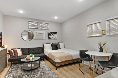 Comfortable & Furnished Studio Apt with Wi-Fi - Magnolia CH