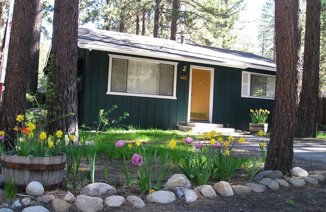 COMFORTABLE HOME NEAR THE LAKE AND SKIING