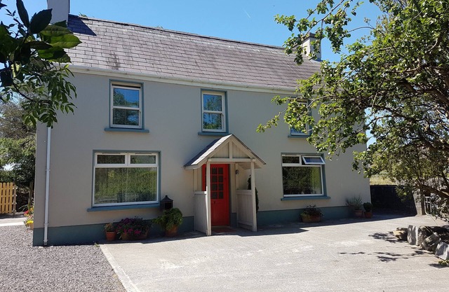 Comfortable Home in a beautiful part of Dingle Town