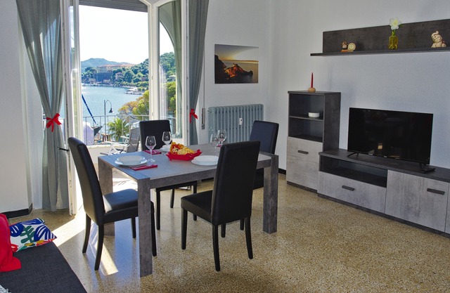 Comfortable large apartment in the center of the bay of Le Grazie Portovenere