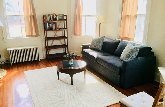 Comfortable Living in Casual 100 yr old Home, 10 min walk to Stonington Village
