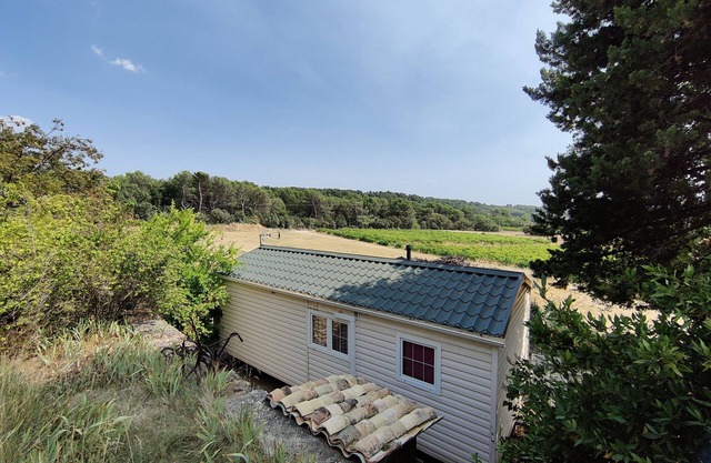Comfortable mobile home at the foot of the Luberon