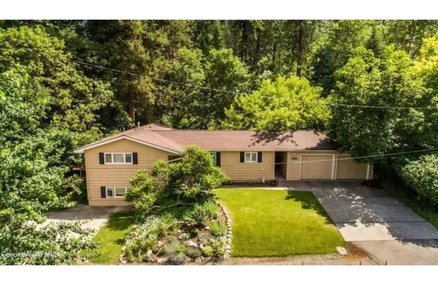 Comfortable Private Oasis in CDA Sanders Beach and Walkable to Everything