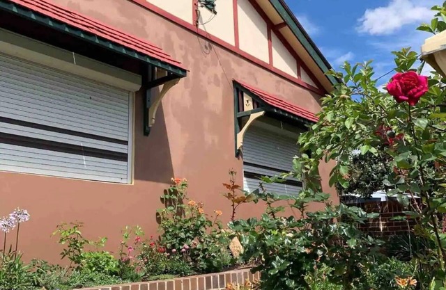 Comfortable spacey cottage, 7.5km to city centre.n