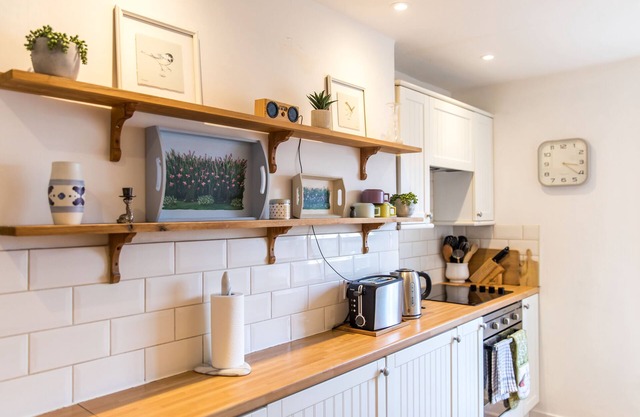 Comfortable & spacious one bed apartment in Hampton Court Village
