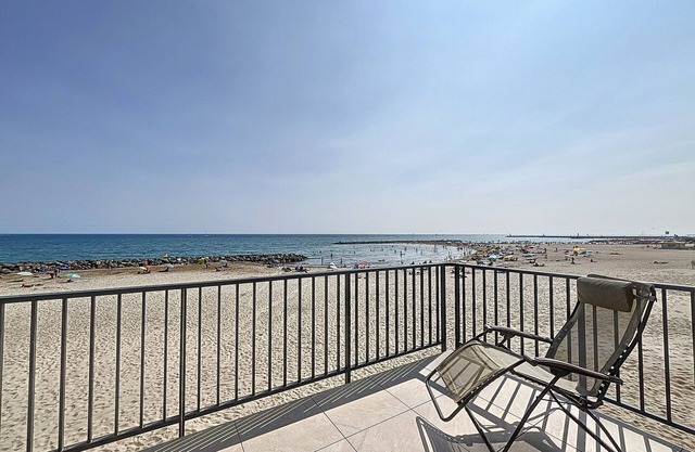 Comfortable T3 on beach with WiFi and private parking