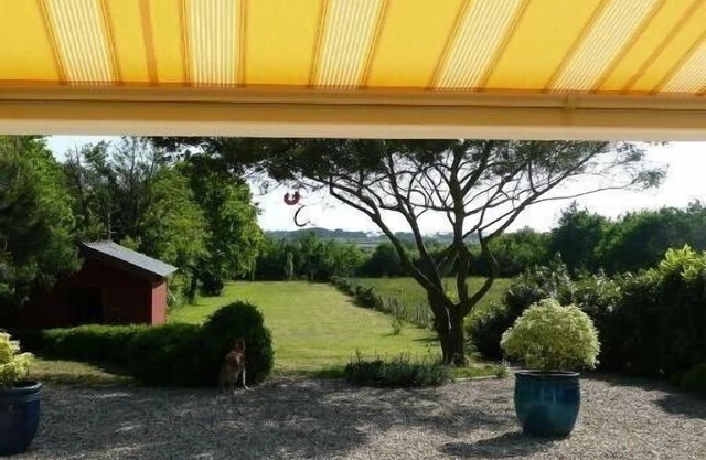 Comfortable villa with south-facing terrace and large enclosed plot.