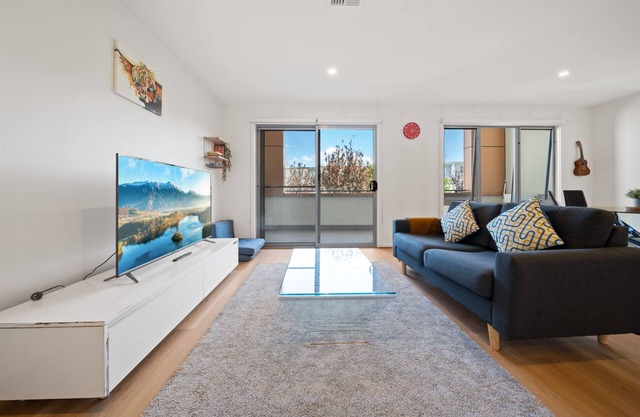 Comfy 1-Bed with Balcony in Tranquil Location