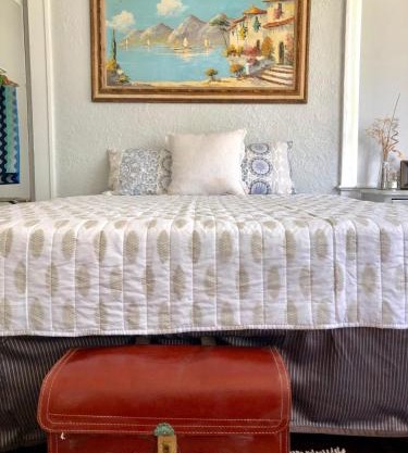 Comfy and Spacious Suite with Free Parking
