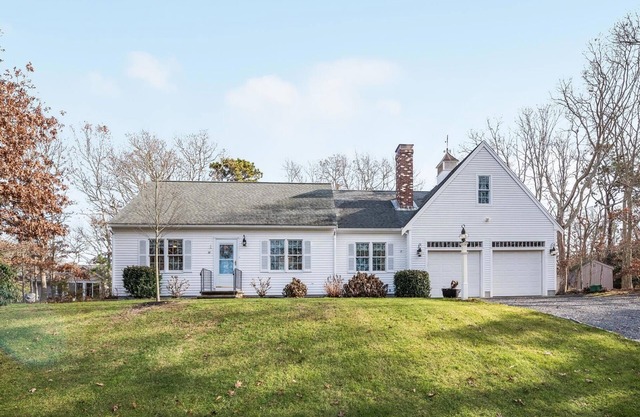 Comfy Cape Home: Close to Mayflower Beach, golf course, and Downtown