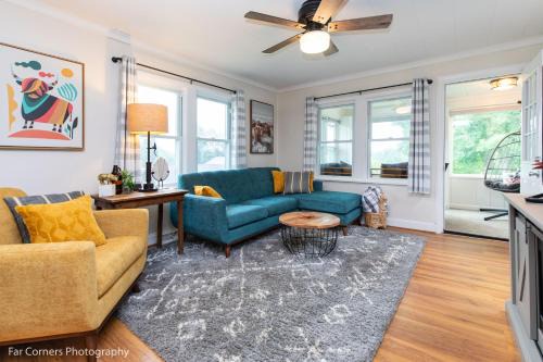 Comfy Dog Friendly Cottage w/Large Fenced Yard