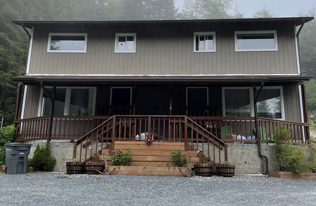 Comfy Duplex unit great for families and small groups, sleeps up to 9