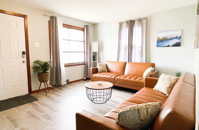 Comfy Home in Niagara Falls USA | Free Parking