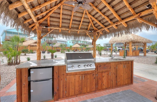 Community Pool, In Town, Dog Park, Fishing, Wifi, Laundry Room, Walking Paths