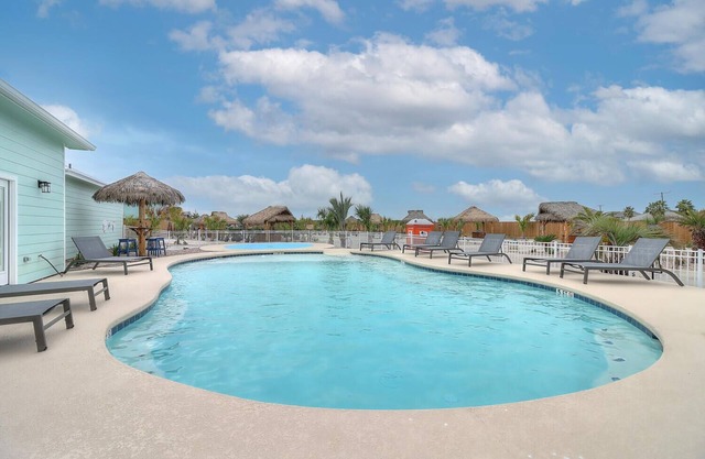 Community Pool, In Town, Dog Park, Fishing, Wifi, Laundry Room, Walking Paths
