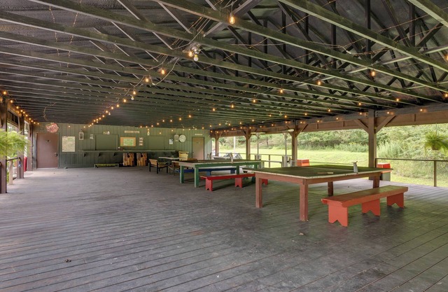 Community Rec Center: Outdoor Haven in Hillsgrove!