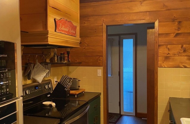 Completely Remodeled Lake View House-Slip Included