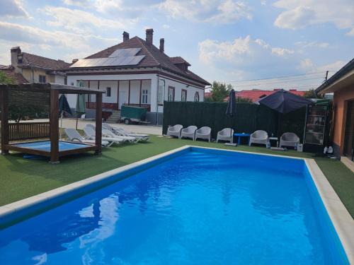 Conac Tigveni Pool & Spa Retreat