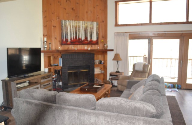 Condo < 1mi. from Mt. Snow/Free Shuttle