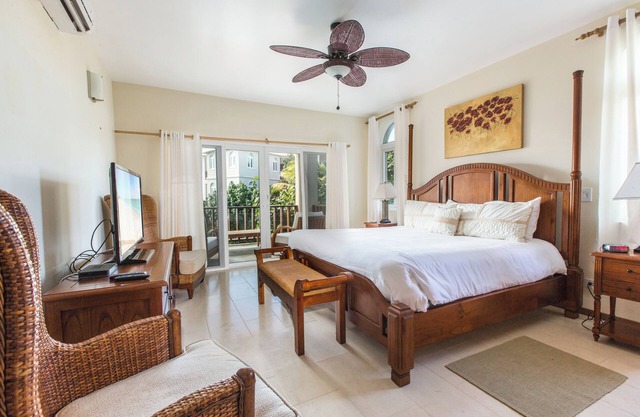 Condo- 2 King Suites on Shoal Bay!