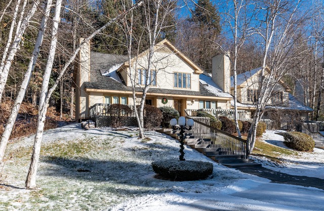 Condo close to cross-country trails, golf, town amenities, ski resorts