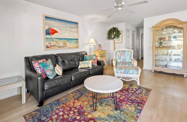 Condo near Beach w/Balcony, Resort Pool, Hot Tub, Grill, Spa & Fishing