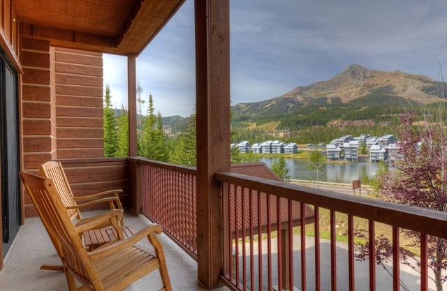 Condo w/private hot tub, fireplace, great views & community gym - Mountain Lake Luxury Lookout
