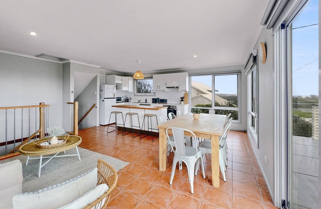 Connect with nature, beaches, stunning views, skate parks, walks & bike trails.